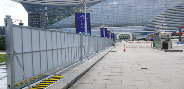 成都2米高圍擋.jpg