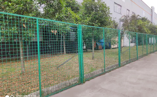 圍墻護欄安裝.jpg