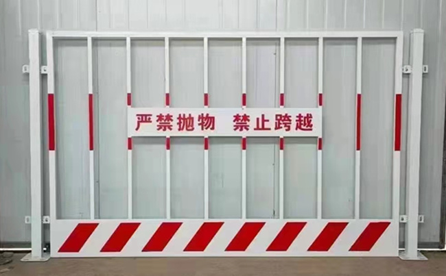 成都臨邊護(hù)欄生產(chǎn)廠家.jpg